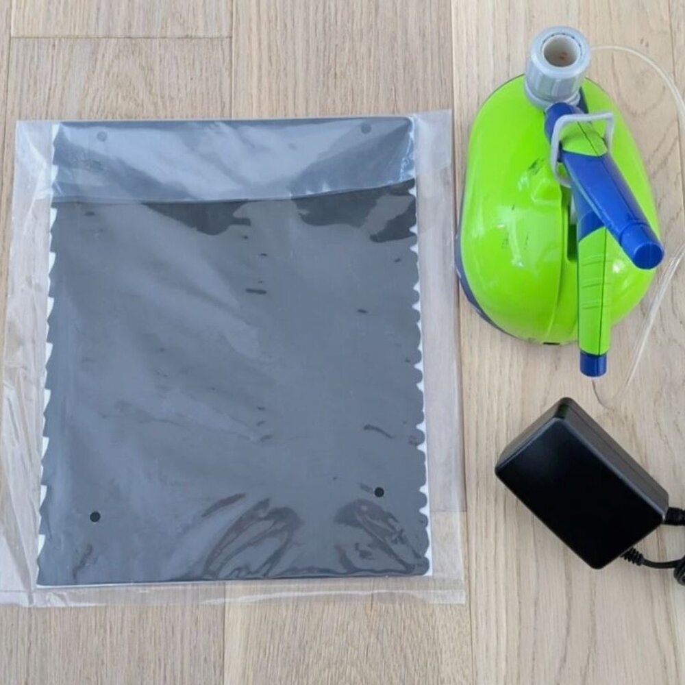 CRAYOLA AIR MARKER BRUSH SPRAYER SET ELECTRIC COMPLETE WITH MARKERS AND STENCILS